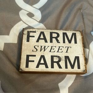 Wooden wall/shelf decor